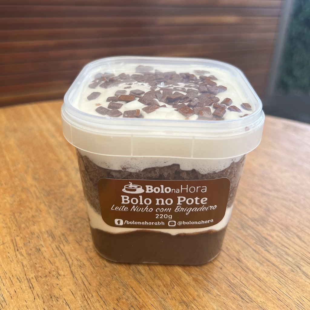 BOLO NO POTE LEITE NINHO COM BRIGADEIRO