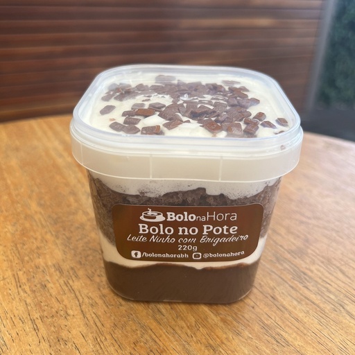 [2136] BOLO NO POTE LEITE NINHO COM BRIGADEIRO